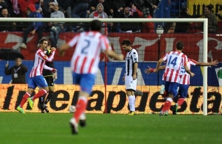 Đại phá Udinese, Atletico lên ngôi đầu bảng - 2