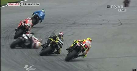 Cận cảnh cái chết thương tâm của tay đua MotoGP Simoncelli - 1