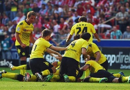 Bayern vẫn tốc hành, Dortmund thắng nghẹt thở - 3 Bayern vẫn tốc hành, Dortmund thắng nghẹt thở - 3