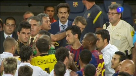 Cầu thủ Barca và Real Madrid loạn đả dữ dội - 6 Cầu thủ Barca và Real Madrid loạn đả dữ dội - 6