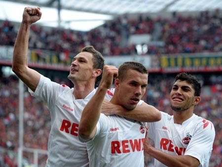 Leverkusen thảm bại, Bremen giành ngôi đầu - 2