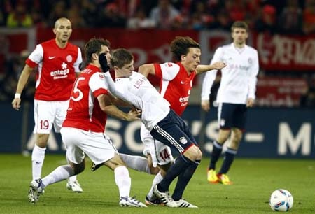 Gục ngã trước Mainz, Bayern mất ngôi đầu bảng - 2