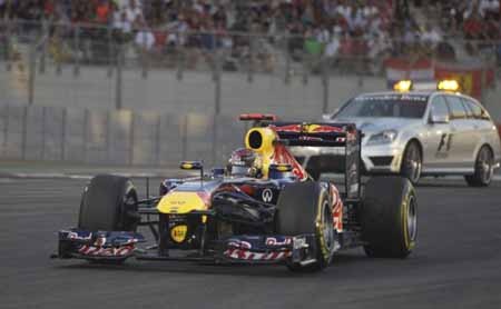 Hamilton đăng quang, Vettel lần đầu bỏ cuộc - 1 Hamilton đăng quang, Vettel lần đầu bỏ cuộc - 1