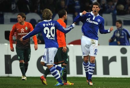 “Chúa nhẫn” Raul lập hat-trick, Schalke đại phá Bremen - 2 “Chúa nhẫn” Raul lập hat-trick, Schalke đại phá Bremen - 2