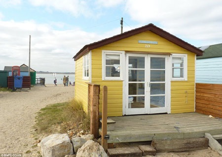 Anh: Căn chòi không điện, nước có giá gần 4 tỷ đồng - 1 Anh: Căn chòi không điện, nước có giá gần 4 tỷ đồng