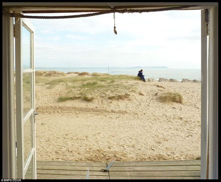 Anh: Căn chòi không điện, nước có giá gần 4 tỷ đồng - 3 Anh: Căn chòi không điện, nước có giá gần 4 tỷ đồng