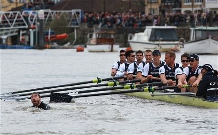 Cambridge đánh bại Oxford trong cuộc đua thuyền truyền thống - 1 Cambridge đánh bại Oxford trong cuộc đua thuyền truyền thống