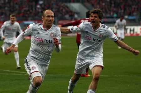 Robben tỏa sáng, Bayern thắp lên hy vọng vô địch