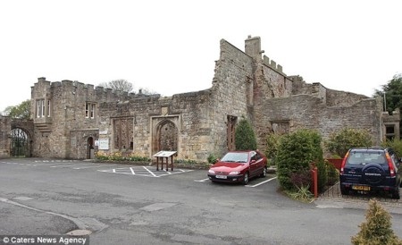 Rao bán cả ngôi làng cổ ở Anh với giá chưa tới 60 tỷ đồng