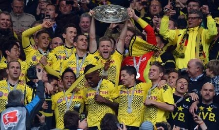 Dortmund tưng bừng lên ngôi, Bayern đẩy Cologne xuống hạng - 2 Dortmund tưng bừng lên ngôi, Bayern đẩy Cologne xuống hạng