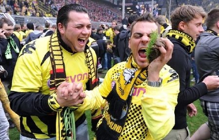 Dortmund tưng bừng lên ngôi, Bayern đẩy Cologne xuống hạng - 5 Dortmund tưng bừng lên ngôi, Bayern đẩy Cologne xuống hạng