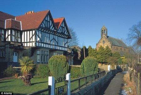 Rao bán cả ngôi làng cổ ở Anh với giá chưa tới 60 tỷ đồng