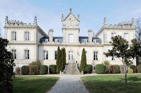 Nhà giàu Trung Quốc đua sắm lâu đài tại xứ sở rượu vang Bordeaux - 1 Nhiều lâu đài và ruộng nho tại Pháp đã thuộc về người Trung Quốc
