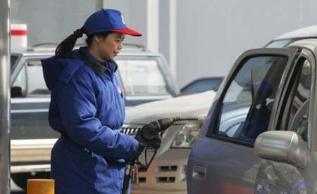 Giá xăng A92 thế giới tiếp tục tăng vọt - 1 Giá xăng thế giới tiếp tục tăng mạnh (Ảnh: Internet)