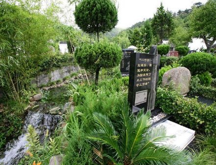 Trung Quốc: lăng mộ của "đại gia" bằng 3 năm lương nông dân - 5 Một khu mai táng bên bờ suối