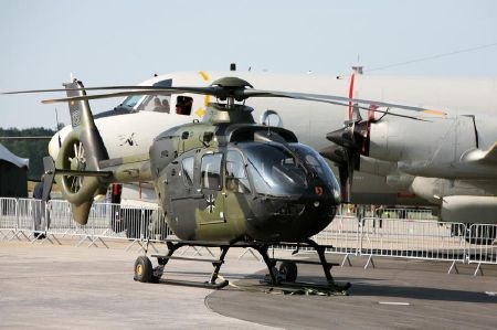 Máy bay khoe sắc tại triển lãm hàng không Berlin - 7 Trực thăng hạng nhẹ Eurocopter EC 135 của Đức