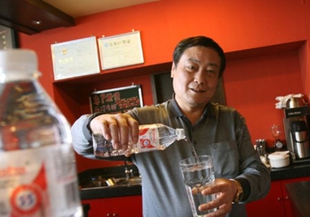 Zong Qinghou đã giành lại ngôi người giàu nhất Trung Quốc