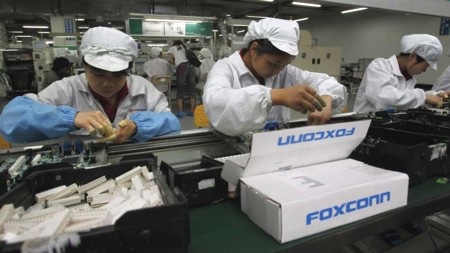 Những mảnh đời cơ cực sau sự hào nhoáng của iPhone 5 - 1 Không ít công nhân của Foxconn tự tử vì làm việc quá căng thẳng