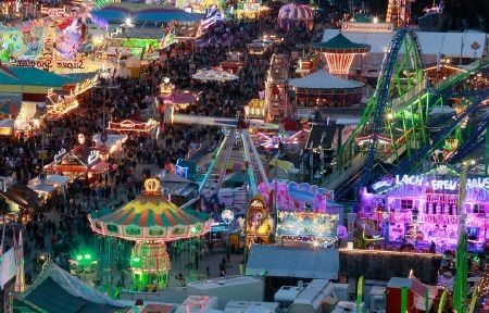 Lễ hội bia lớn nhất thế giới tưng bừng khai mạc - 11 Toàn cảnh lễ hội nhìn từ trên cao