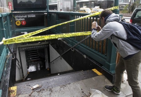 Bão Sandy để lại bài toán khó giải cho tàu điện ngầm New York - 2 Tàu điện ngầm đình trệ sẽ khiến giao thông New York ảnh hưởng nặng nề