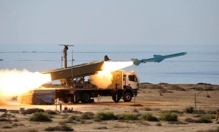 Iran tập trận lớn gần biên giới Iraq - 1 Gần đây Iran liên tục khoe sức mạnh quân sự