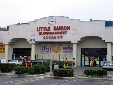Thành phố Mỹ sắp có thị trưởng gốc Việt đầu tiên? - 1 Một góc khu Little Saigon tại quận Cam, Mỹ
