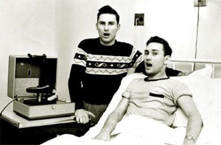 Cặp song sinh đầu tiên được ghép thận thành công