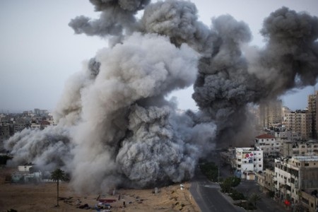 Israel tiếp tục oanh tạc Gaza, số người thiệt mạng tăng vọt - 2 Thêm nhiều tòa nhà bị phá hủy tại Gaza trong ngày 18/11