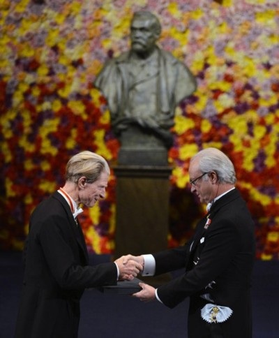 Nhà vua Thụy Điển trao giải cho các chủ nhân