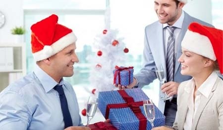 Tặng quà nơi công sở cần là một việc cần được suy tính kỹ lưỡng