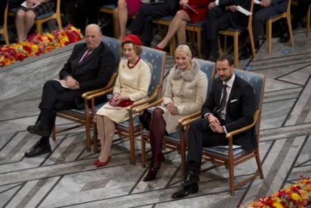 Tại Oslo, giải Nobel hòa bình cũng được trao với sự hiện diện của hoàng gia Nauy