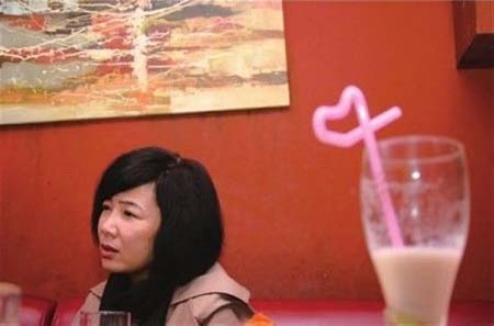 Nữ phóng viên Wang Dechun trả lời phỏng vấn sau khi tố cáo bị đại biểu quốc hội hãm hiếp