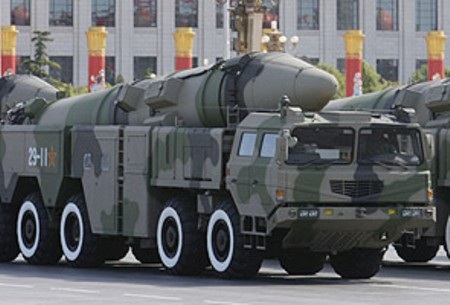 Trung Quốc diễn tập đánh chìm tàu sân bay Mỹ bằng tên lửa? - 2 Tên lửa Đông Phong 21D của Trung Quốc có tính cơ động cao