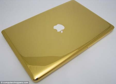 Máy tính Apple dát vàng và kim cương giá hơn nửa tỷ đồng - 3 Chiếc iPad sau khi được mạ vàng và chạm khắc