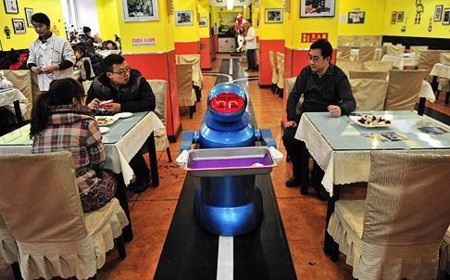 Trung Quốc: Độc đáo nhà hàng do... robot phục vụ - 3 Thanh Tùng