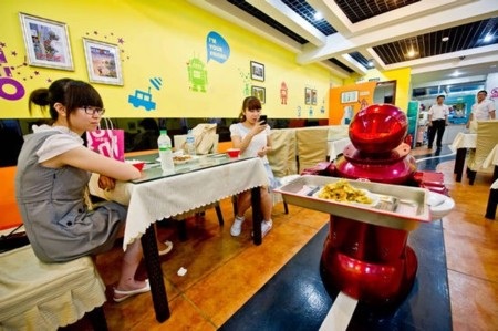 Trung Quốc: Độc đáo nhà hàng do... robot phục vụ - 5 Thanh Tùng