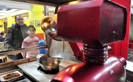 Trung Quốc: Độc đáo nhà hàng do... robot phục vụ - 4 Thanh Tùng