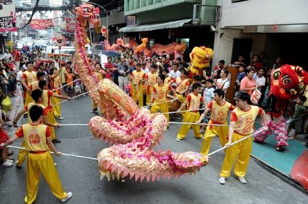 Châu Á tưng bừng đón năm Quý Tỵ - 11 Thủ đô Manila của Philippines rộn ràng với những màn múa lân từ sớm