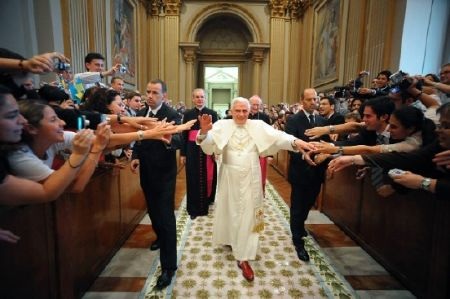 Chùm ảnh về nhiệm kỳ ngắn ngủi của Giáo hoàng Benedict XVI - 12 Giáo hoàng gặp gỡ những người tham dự Đại hội sinh viên các trường đại học