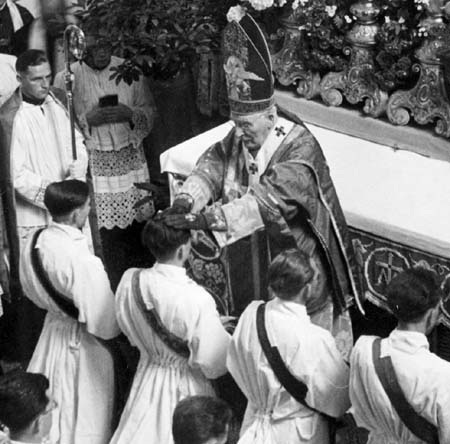 Chùm ảnh về nhiệm kỳ ngắn ngủi của Giáo hoàng Benedict XVI - 1 Trước khi trở thành người đứng đầu Vatican, Giáo hoàng Benedict XVI có tên là Joseph Ratzinger.