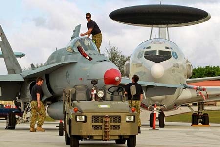 Mỹ, Nhật, Australia tập trận rầm rộ trên Thái Bình Dương - 1 Nhiều máy bay hiện đại tham gia Cope North 2013