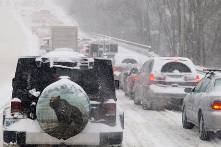 Bão tuyết lịch sử tấn công nước Mỹ - 10 Giao thông tại Toronto đình trệ vì bão tuyết