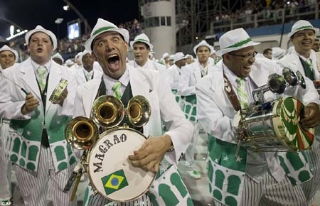 Brazil khai mạc lễ hội hóa trang nổi tiếng nhất thế giới - 4 Thanh Tùng