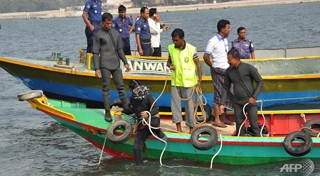 14 người chết trong vụ chìm phà gần thủ đô Bangladesh - 1 Lực lượng cứu hộ đã đưa được 14 thi thể lên từ chiếc phà chìm