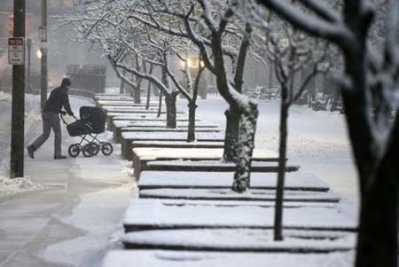 Bão tuyết lịch sử tấn công nước Mỹ - 3 Tuyết bắt đầu phủ trắng New York