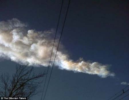 Vệt đuôi của thiên thạch trên bầu trời