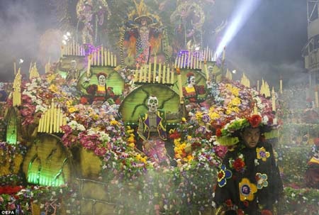 Brazil khai mạc lễ hội hóa trang nổi tiếng nhất thế giới - 5 Thanh Tùng