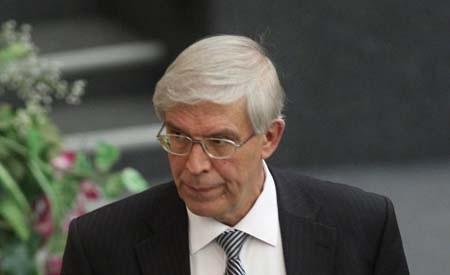 Nga đau đầu vì nạn chảy máu tiền tệ hàng chục tỷ USD - 1 Thống đốc ngân hàng trung ương Nga Sergei Ignatiev