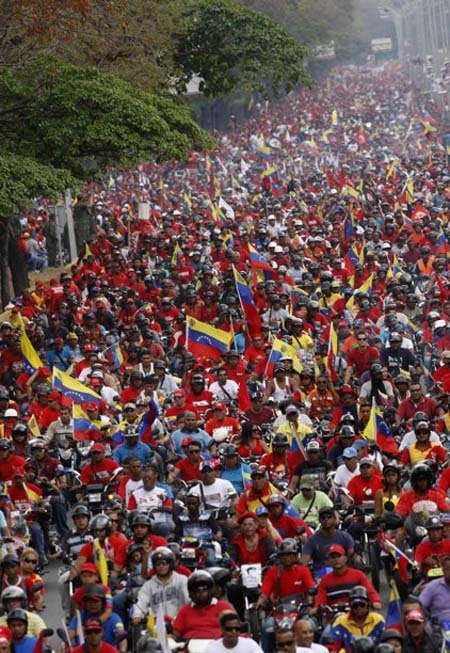 Nhiều người không kìm nén được sự tiếc thương