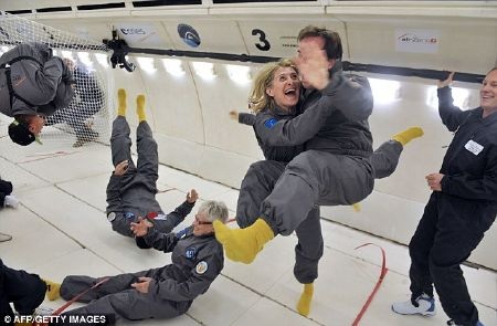 Các hành khách tại châu Âu thích thú lần đầu được trải nghiệm